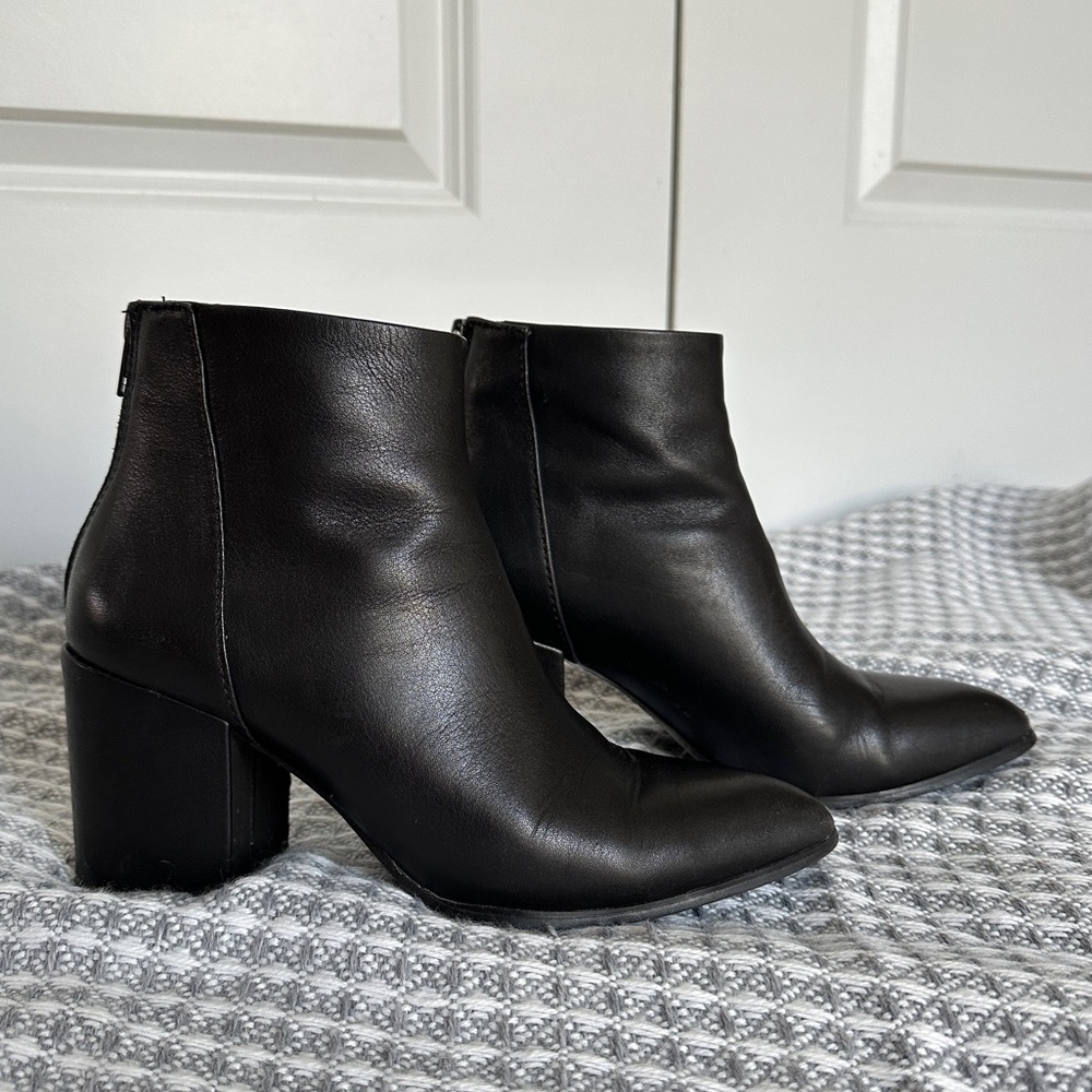 Steve Madden Jillian Black Bootie Block Heel Leather Ankle Boot Size 7.5 – Used